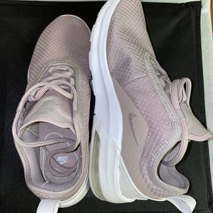 Nike Air Max Motion 2